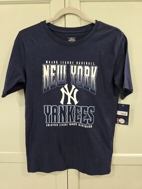 Boy's New York Yankees Graphic TShirt Team Athletics NWT Sz XL